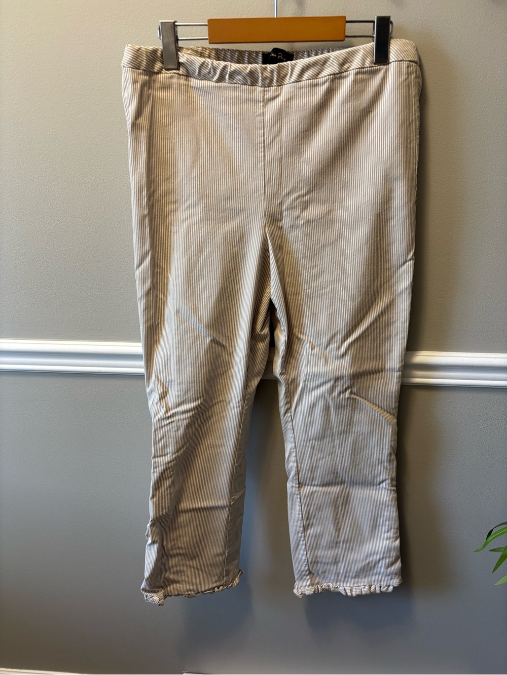 Beige and Withe Crop Pants